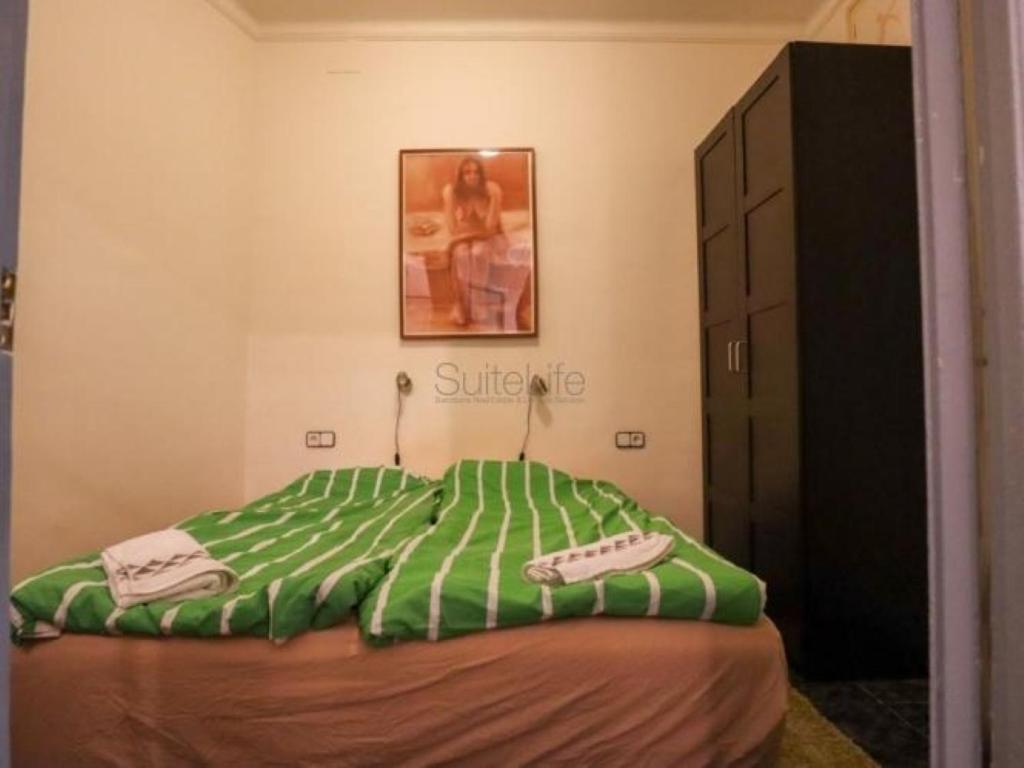 Spacious Aptmt Close To Pl Universidad And Pl Catalunya, 2,5 Bedrooms, Balcony, Heating, Elevator Min 31 Nights * Barcelone