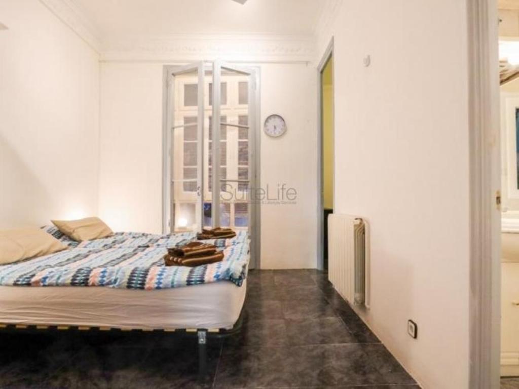Spacious Aptmt Close To Pl Universidad And Pl Catalunya, 2,5 Bedrooms, Balcony, Heating, Elevator Min 31 Nights Appartement