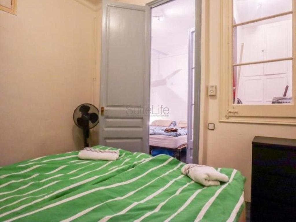 Spacious Aptmt Close To Pl Universidad And Pl Catalunya, 2,5 Bedrooms, Balcony, Heating, Elevator Min 31 Nights Appartement