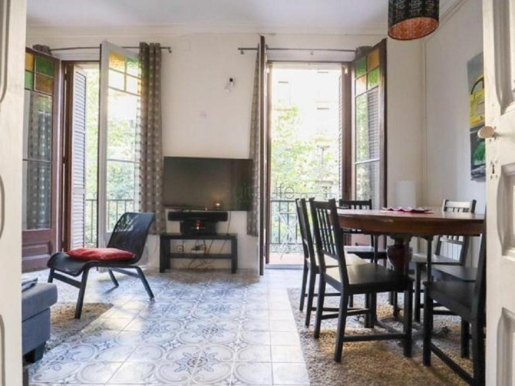 Spacious Aptmt Close To Pl Universidad And Pl Catalunya, 2,5 Bedrooms, Balcony, Heating, Elevator Min 31 Nights * Barcelone