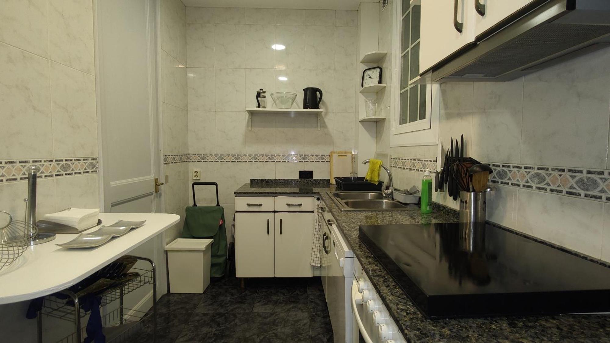 Spacious Aptmt Close To Pl Universidad And Pl Catalunya, 2,5 Bedrooms, Balcony, Heating, Elevator Min 31 Nights Appartement *
