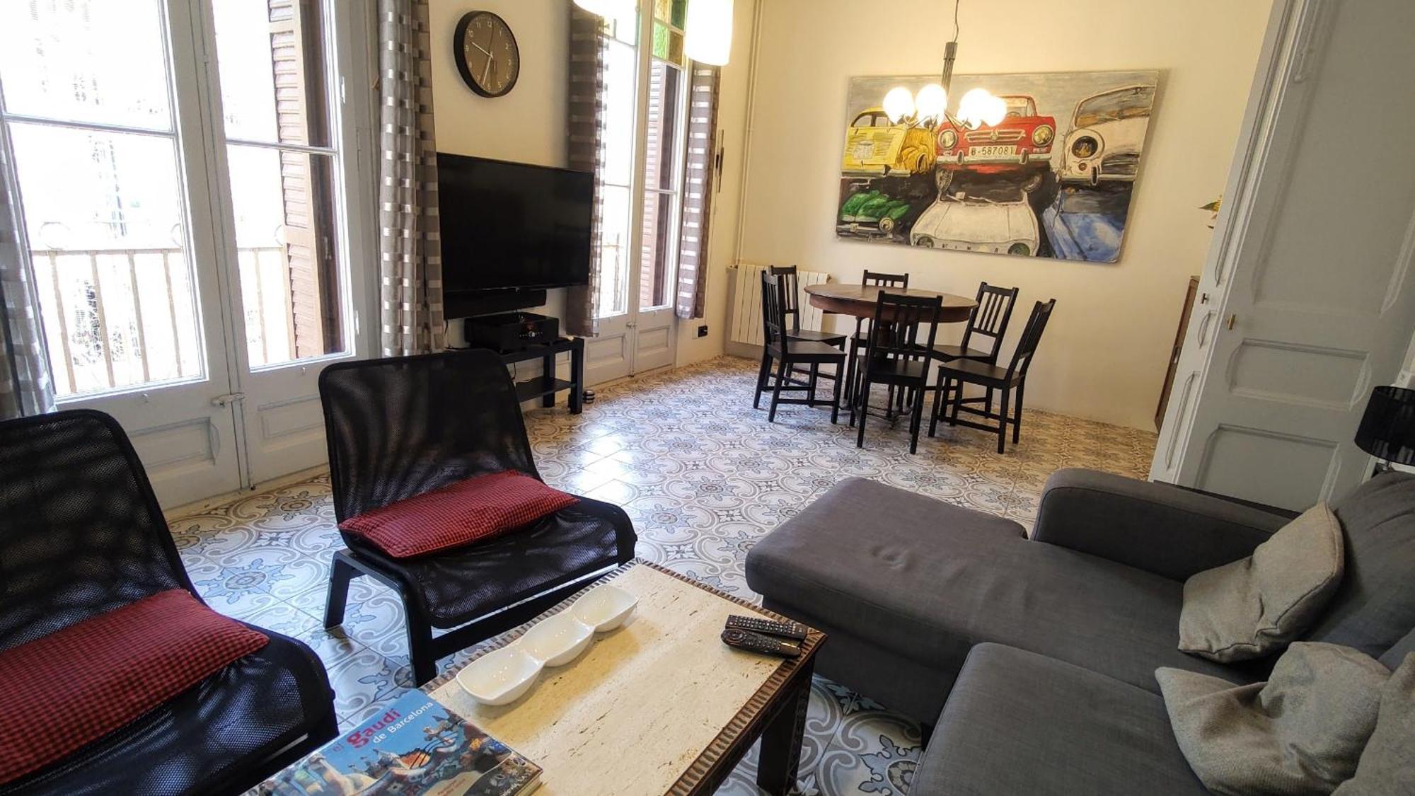 Spacious Aptmt Close To Pl Universidad And Pl Catalunya, 2,5 Bedrooms, Balcony, Heating, Elevator Min 31 Nights Barcelone