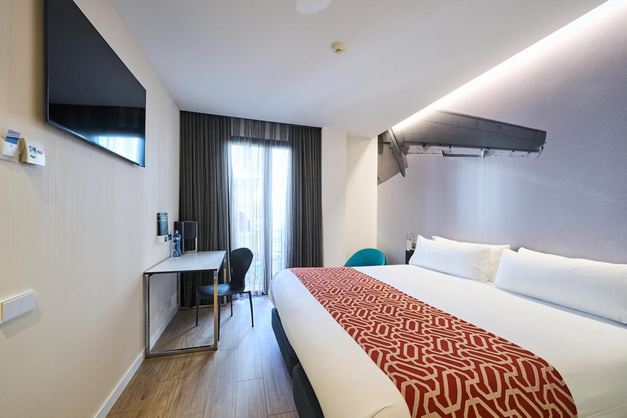 Catalonia Avinyo Hotel