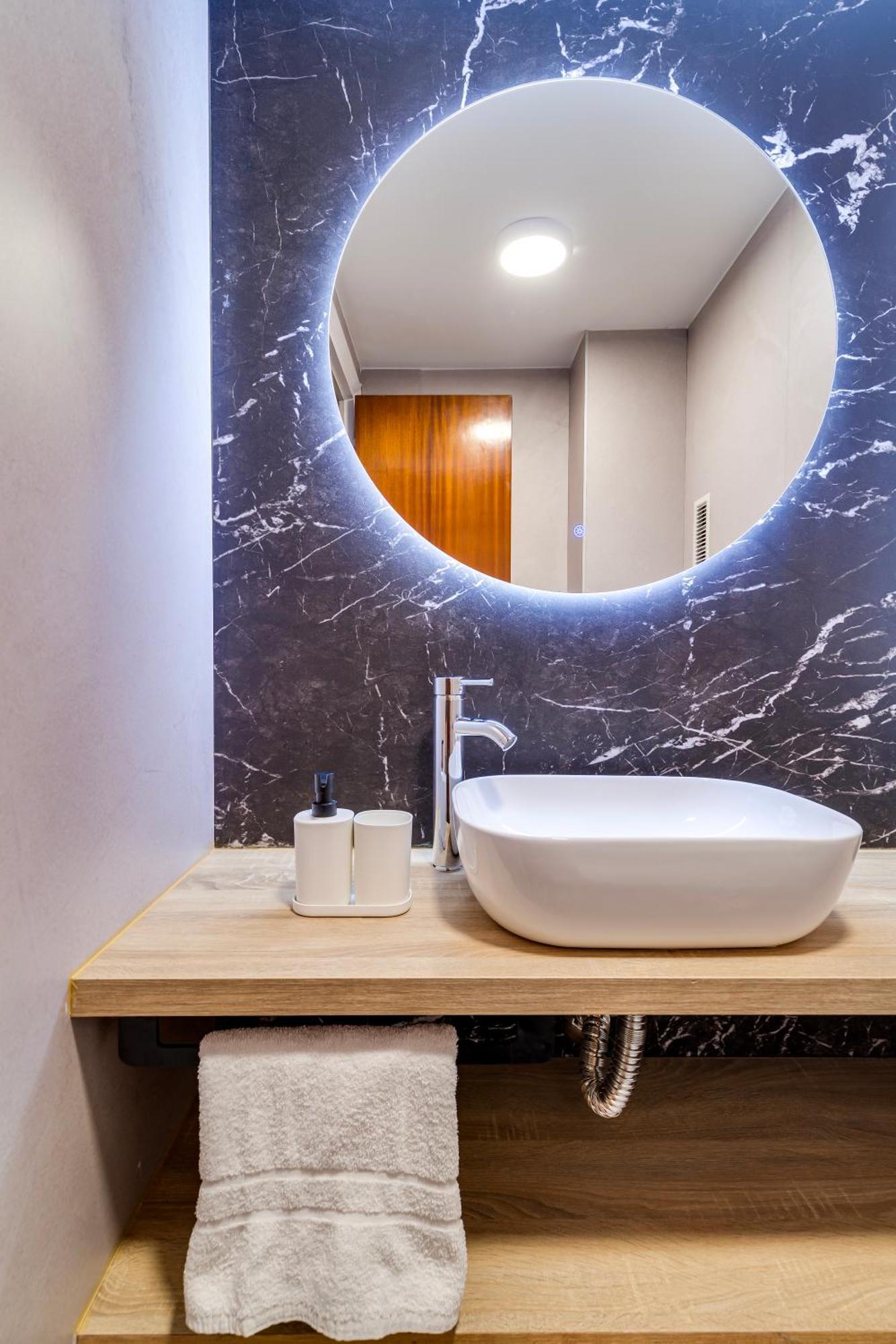 Spacious 4 Bedroom Fira Bcn & Camp Nou