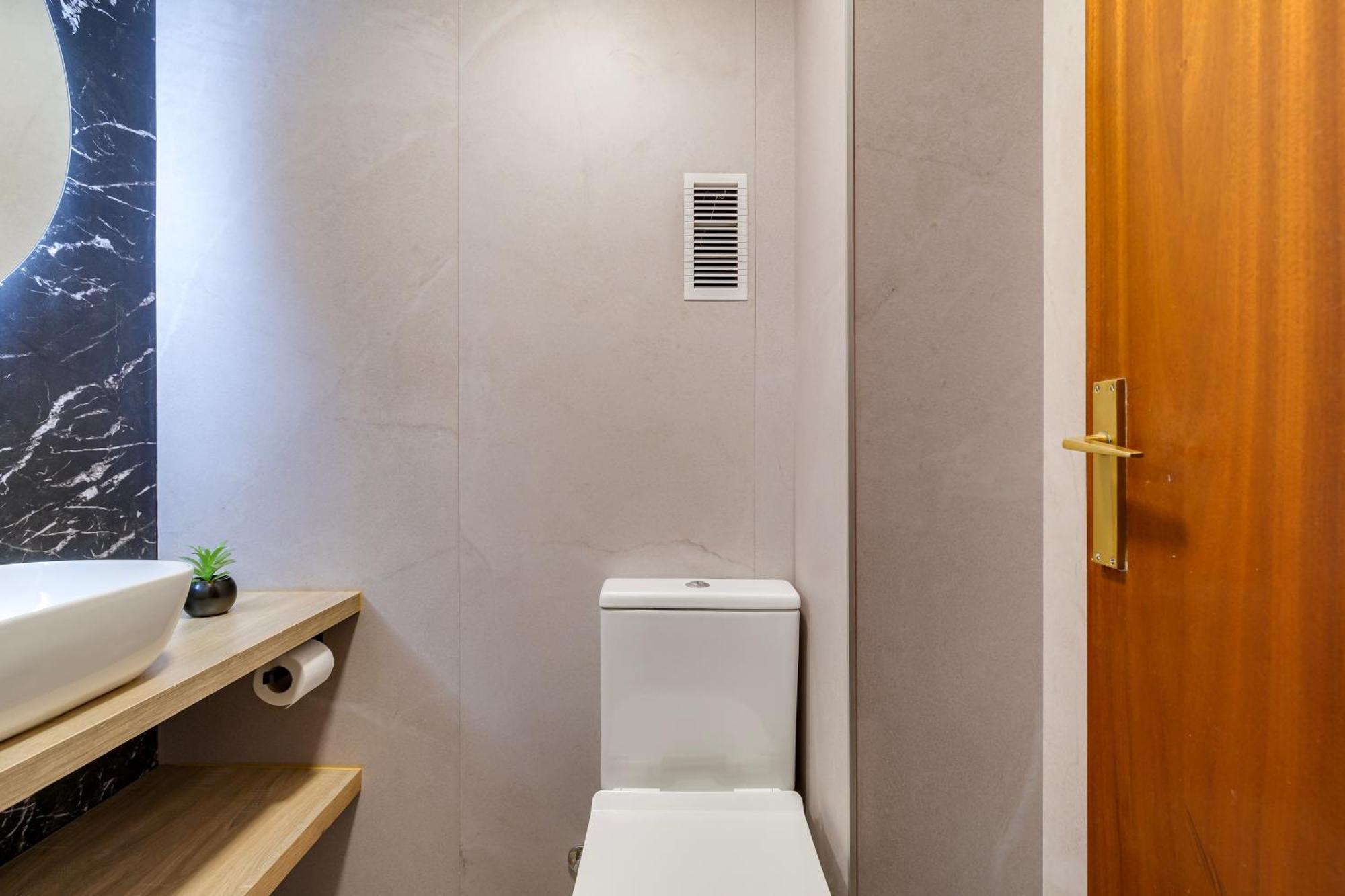 Spacious 4 Bedroom Fira Bcn & Camp Nou Appartement