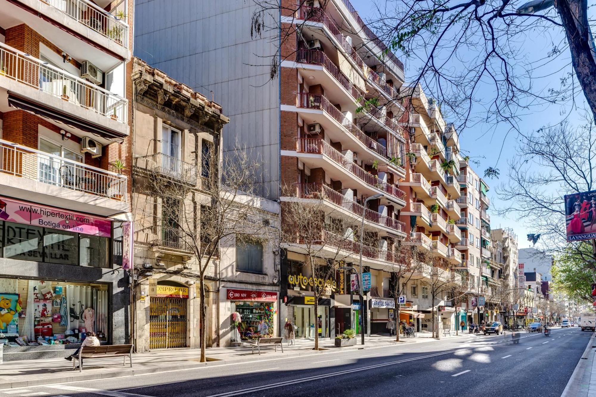 Spacious 4 Bedroom Fira Bcn & Camp Nou Appartement *