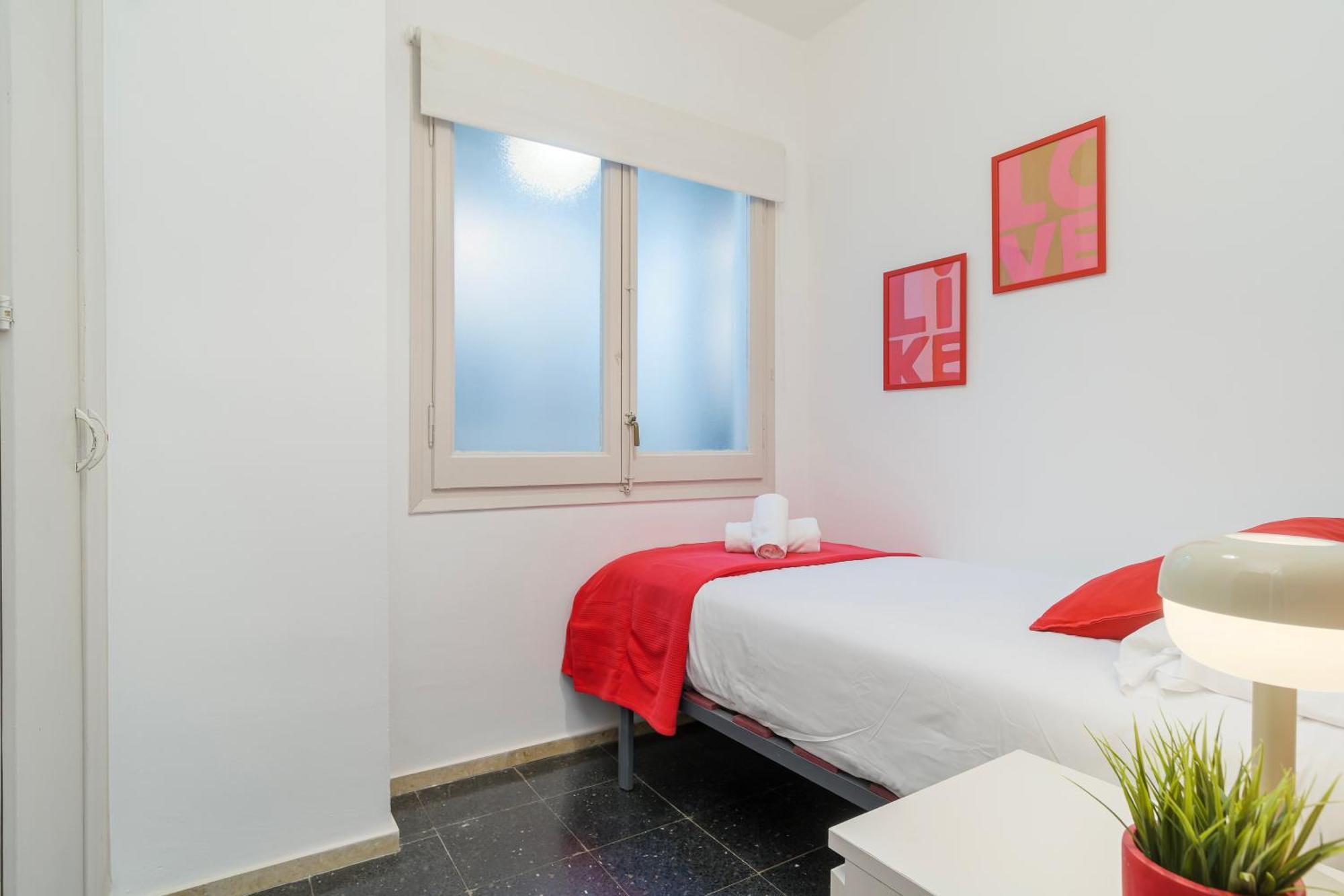Spacious 4 Bedroom Fira Bcn & Camp Nou