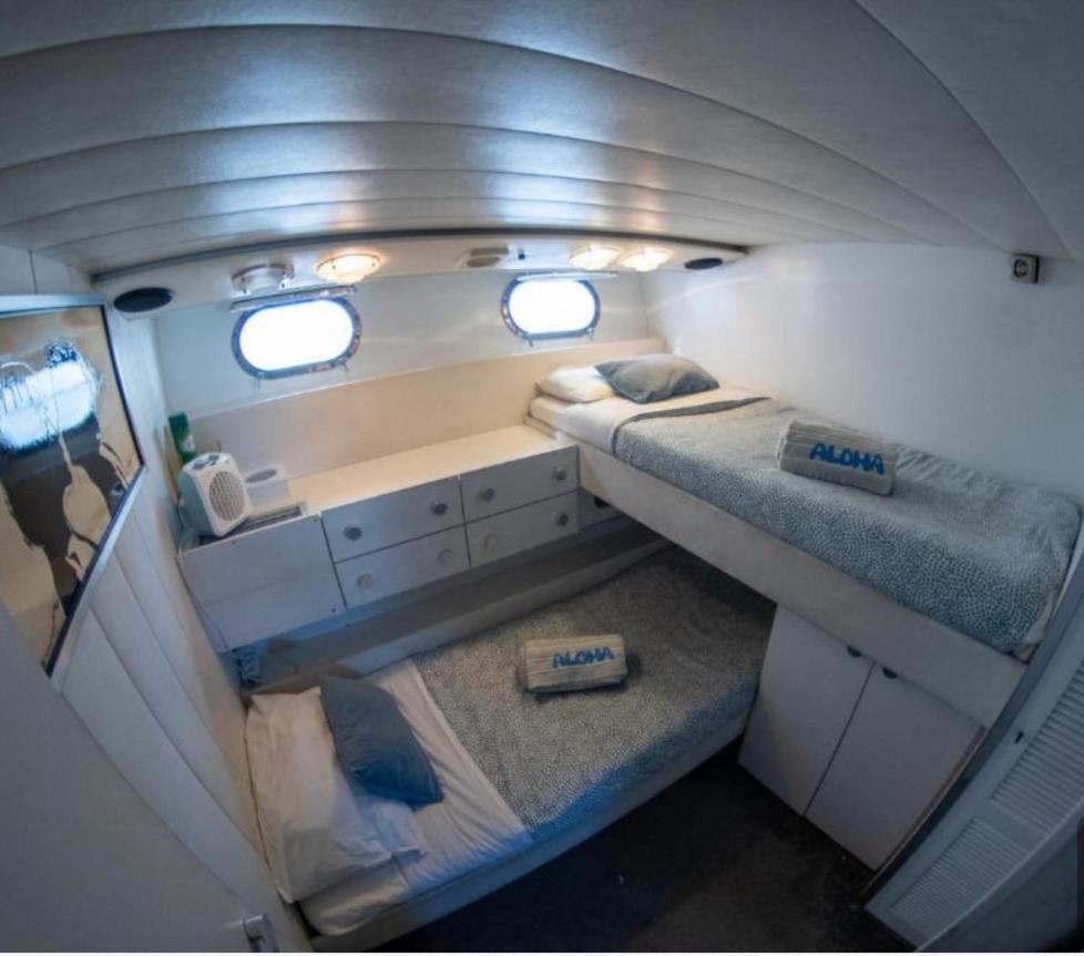 Botel Aloha Boat