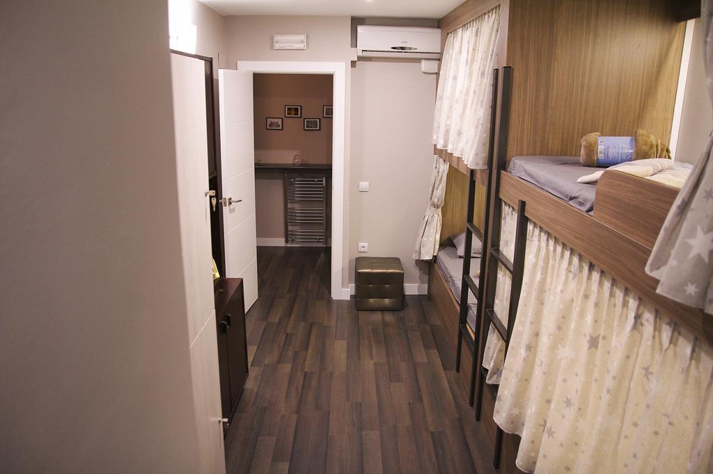 & Sagrada Familia Hostel *