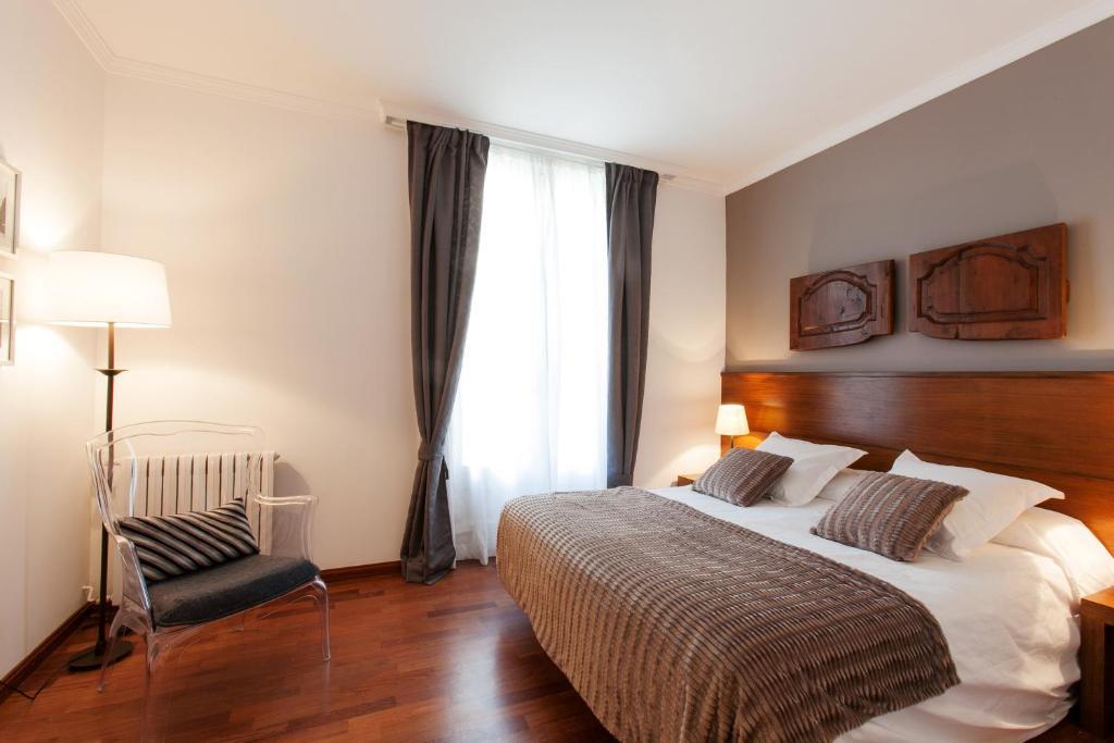 Serennia Ramblas - Placa Catalunya Barcelona