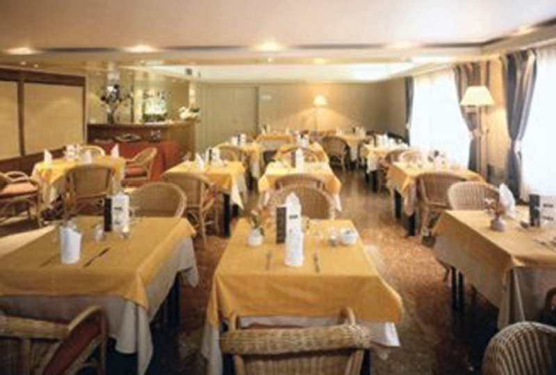 Tres Torres Atiram Hotel