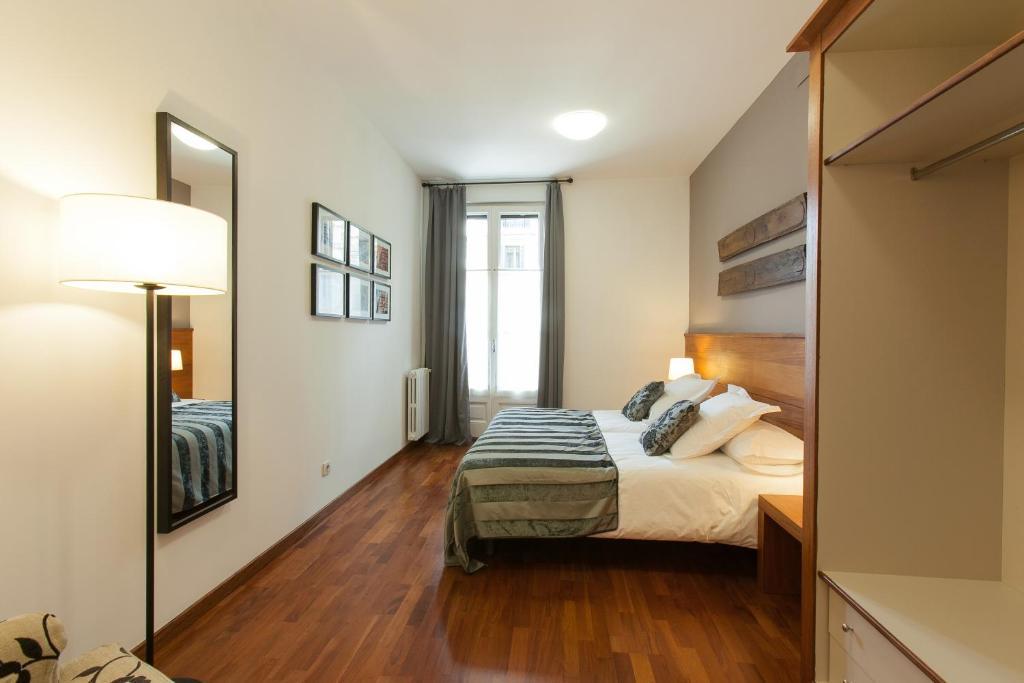 Serennia Ramblas - Placa Catalunya Barcelona