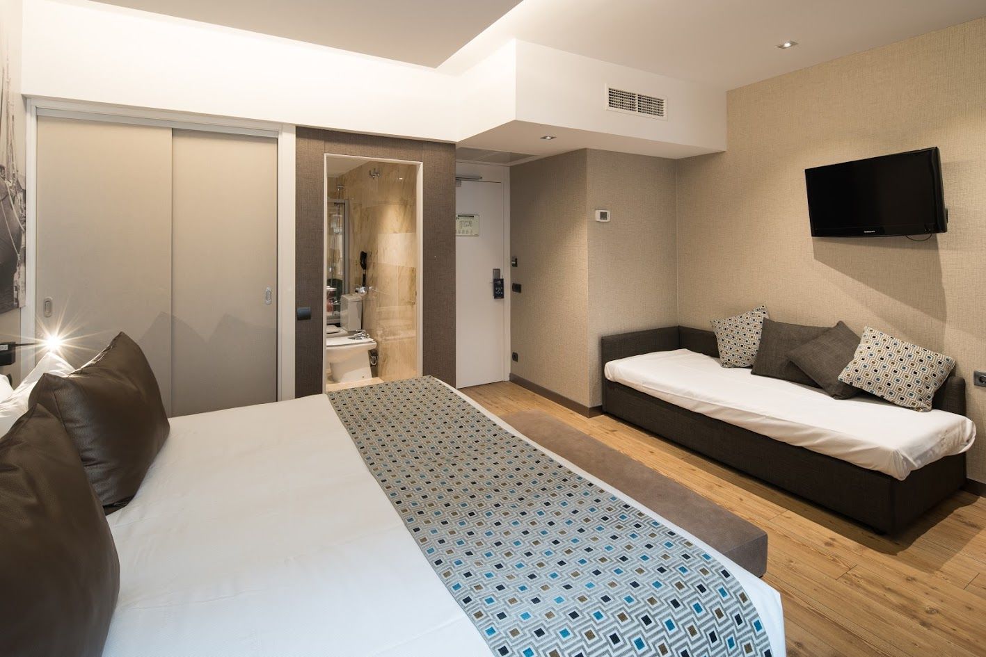 Catalonia Born Hotel