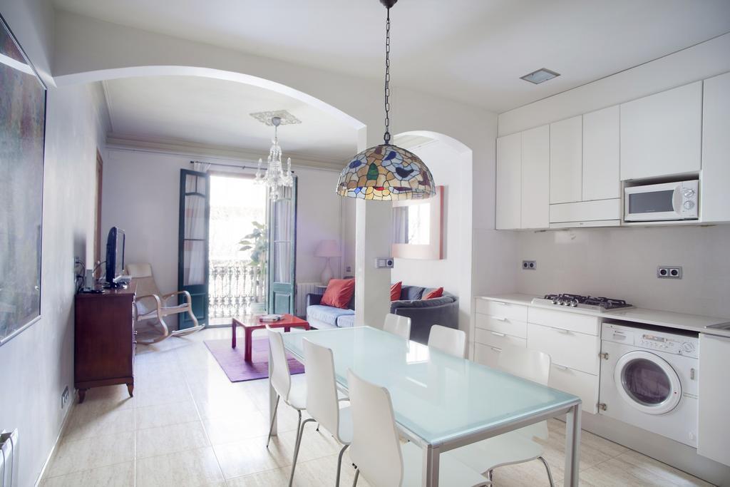 Aparteasy - Authentic Family