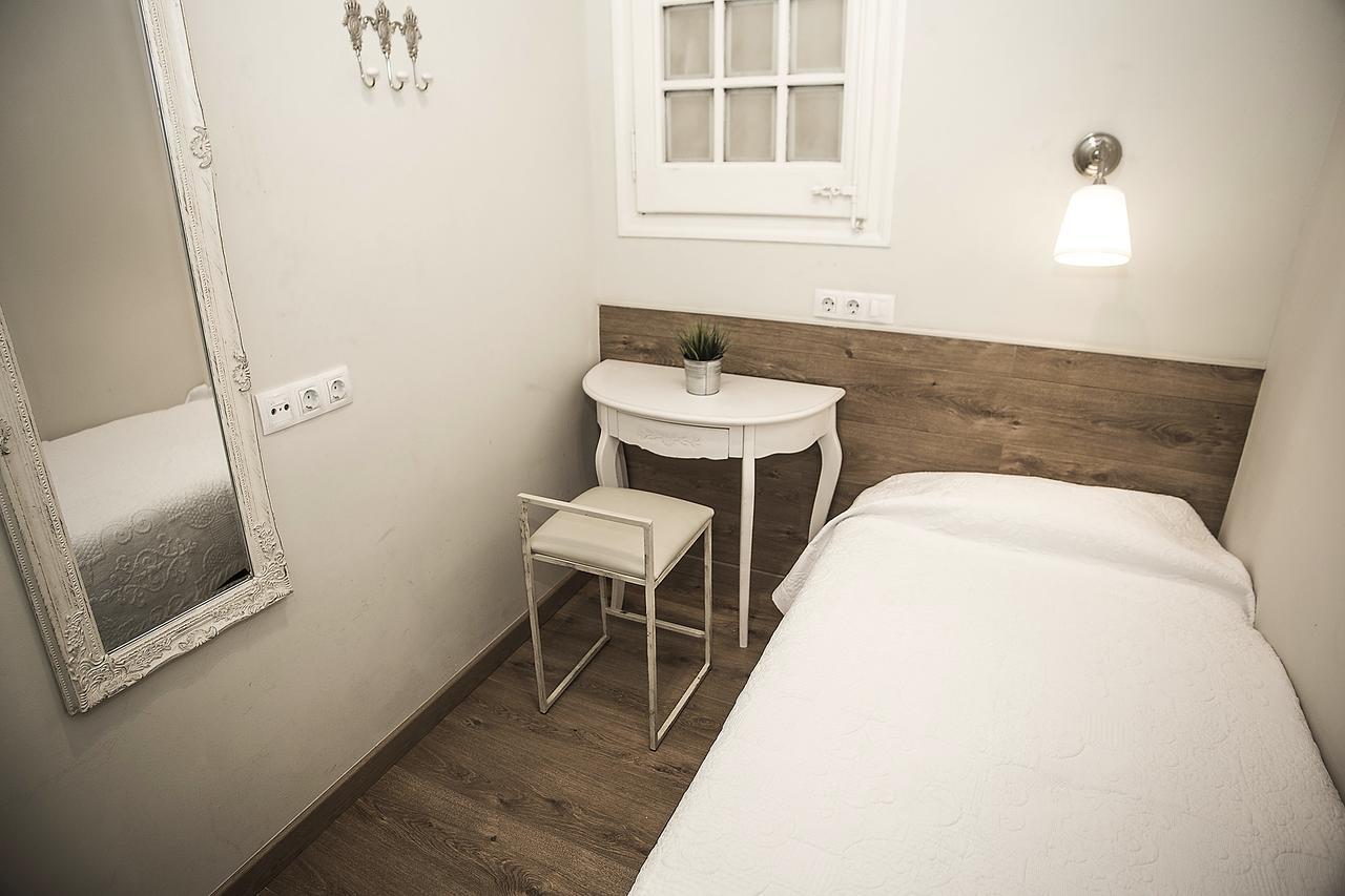 Mai & Maud Paralel Apartment Barcelona