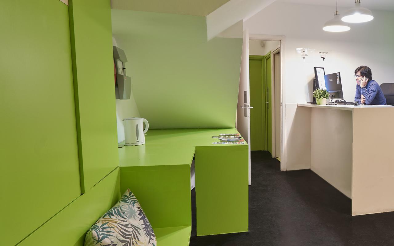 Gasthof And Basic Universitat For Young Barcelona