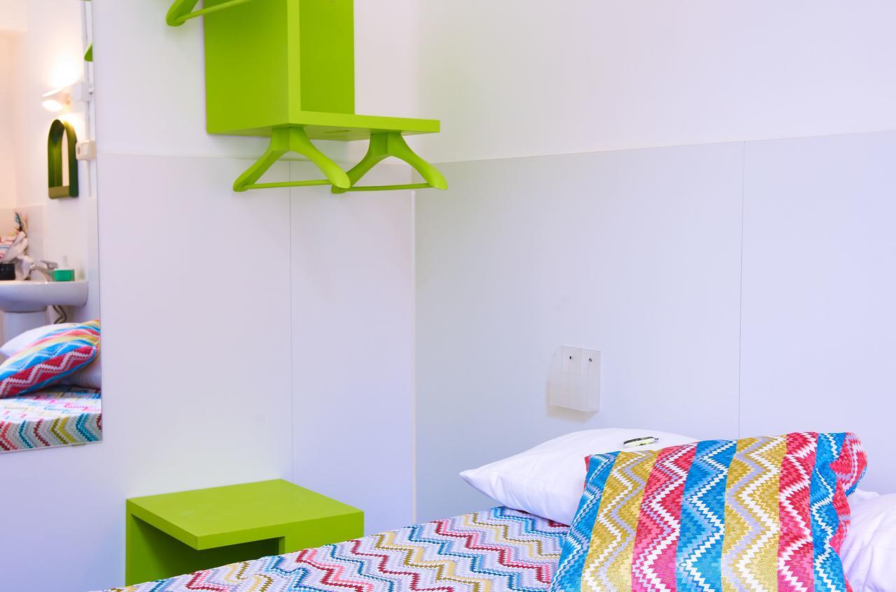 Gasthof And Basic Universitat For Young Barcelona
