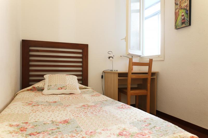 Sweet Bcn Three Bedroom Apartment Barcelona