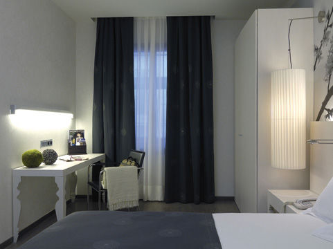 Hotel Catalonia La Boqueria 4*