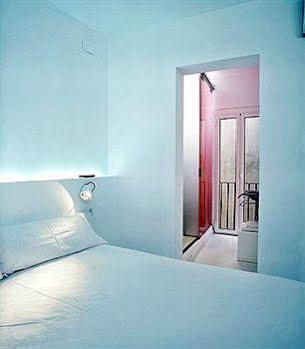 Chic & Basic Tallers Gasthuis Barcelona