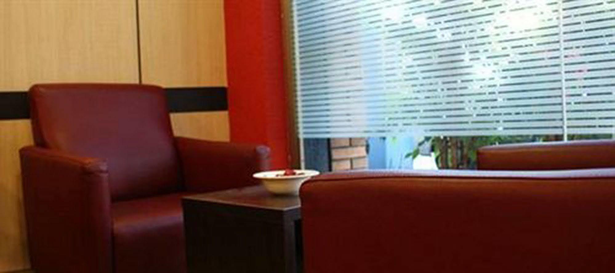Yomo Bcn Port Guest house 2*