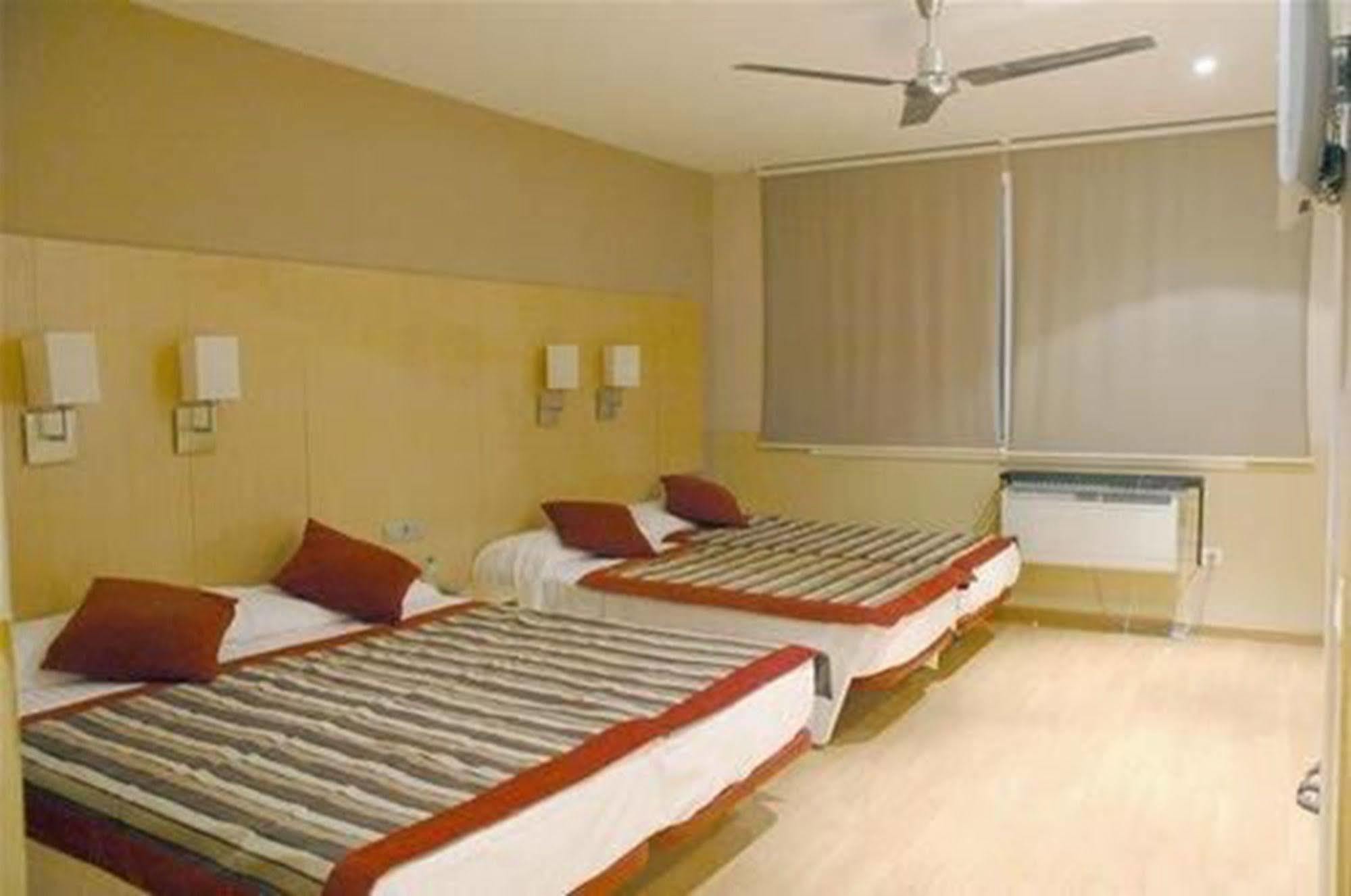 Yomo Bcn Port Guest house 2*