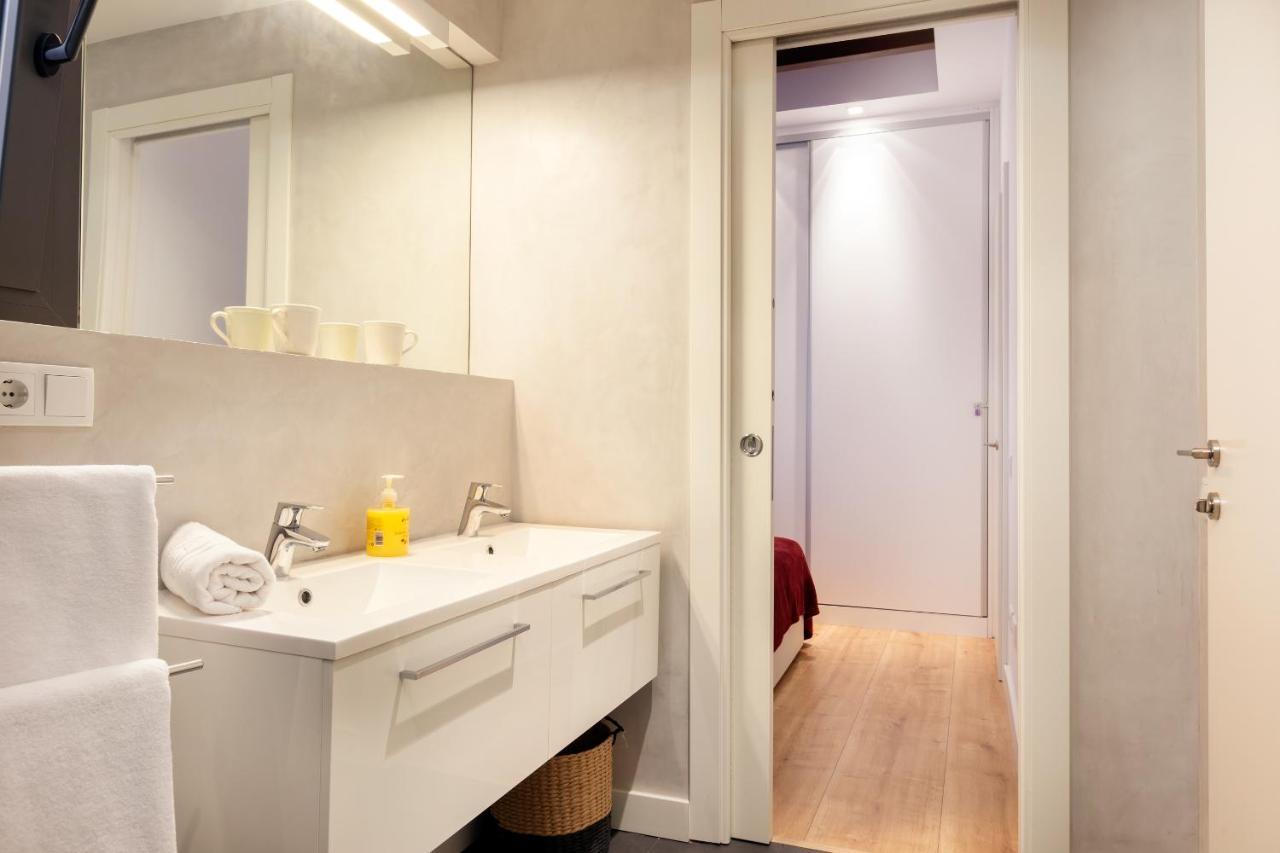 Akira Flats Urgell Apartment *