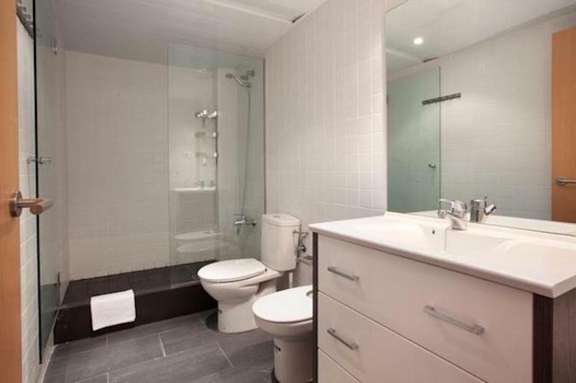 Spacious For Families Near Park Guell