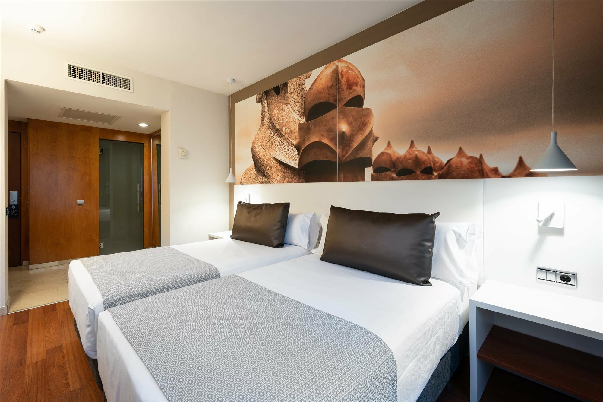 Hotel Catalonia Gracia 4*
