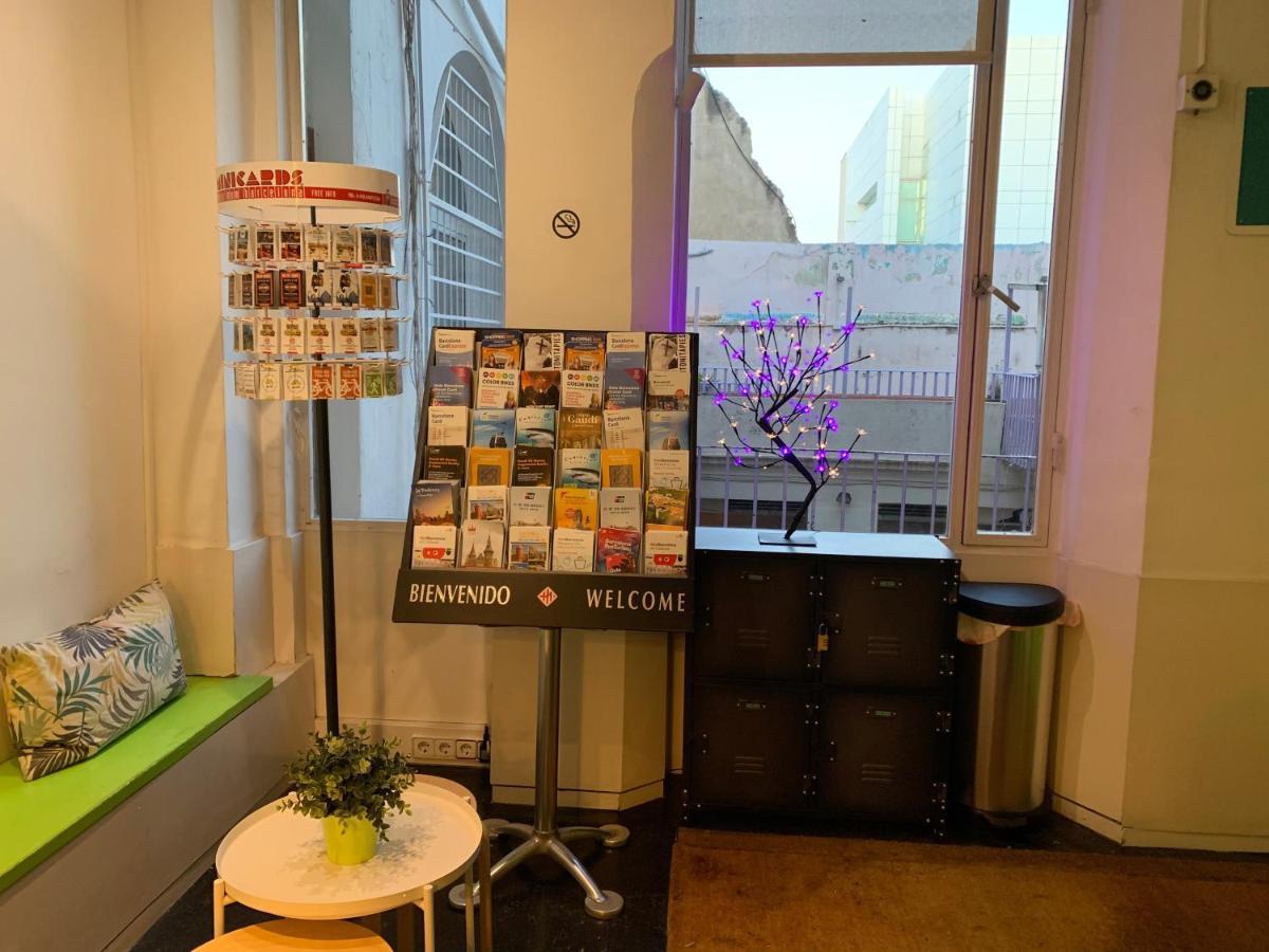 Gasthof And Basic Universitat For Young Barcelona