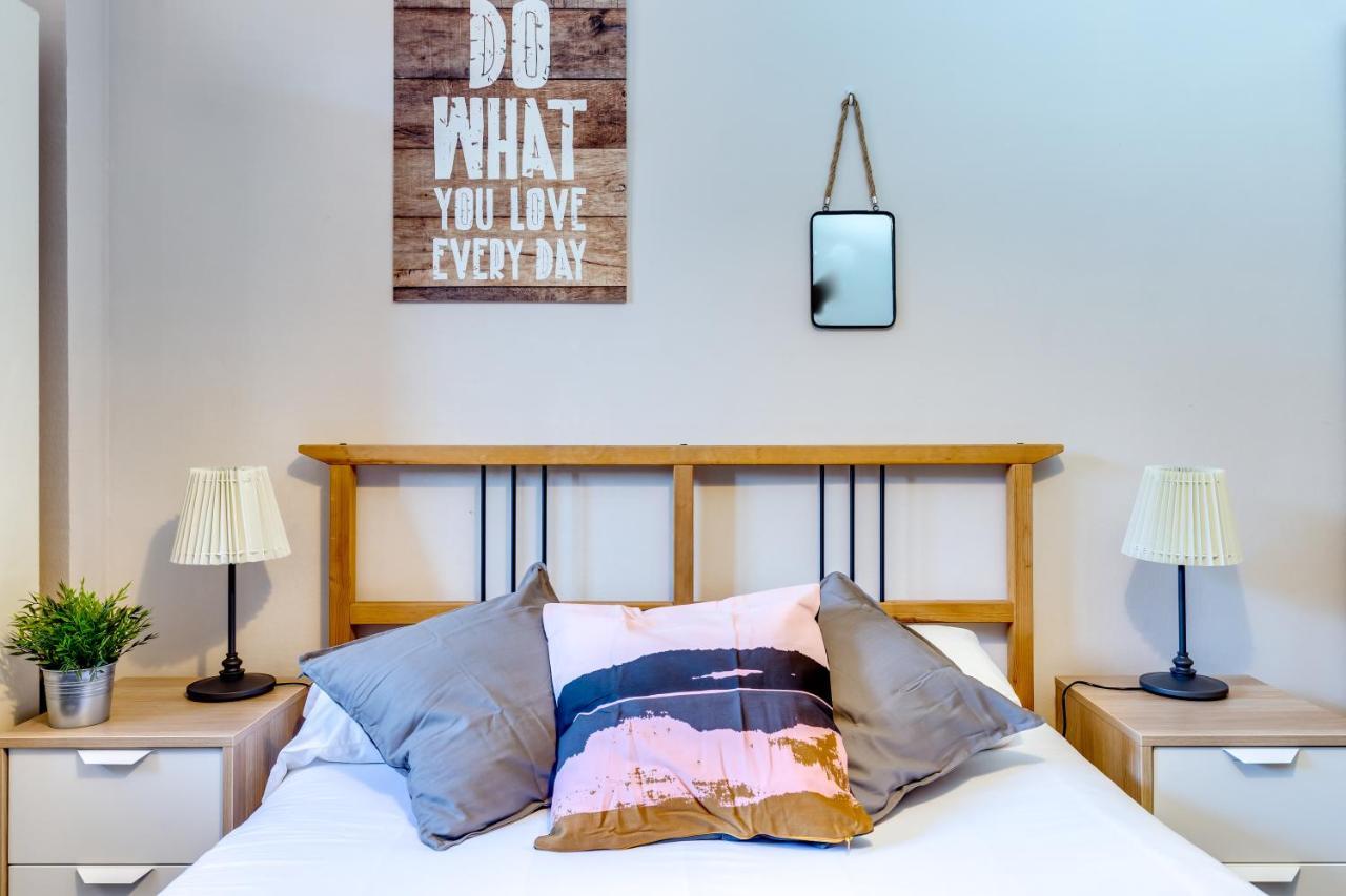 Spacious 4 Bedroom Fira Bcn & Camp Nou * Barcelone