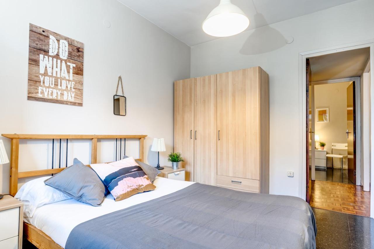 Spacious 4 Bedroom Fira Bcn & Camp Nou Appartement