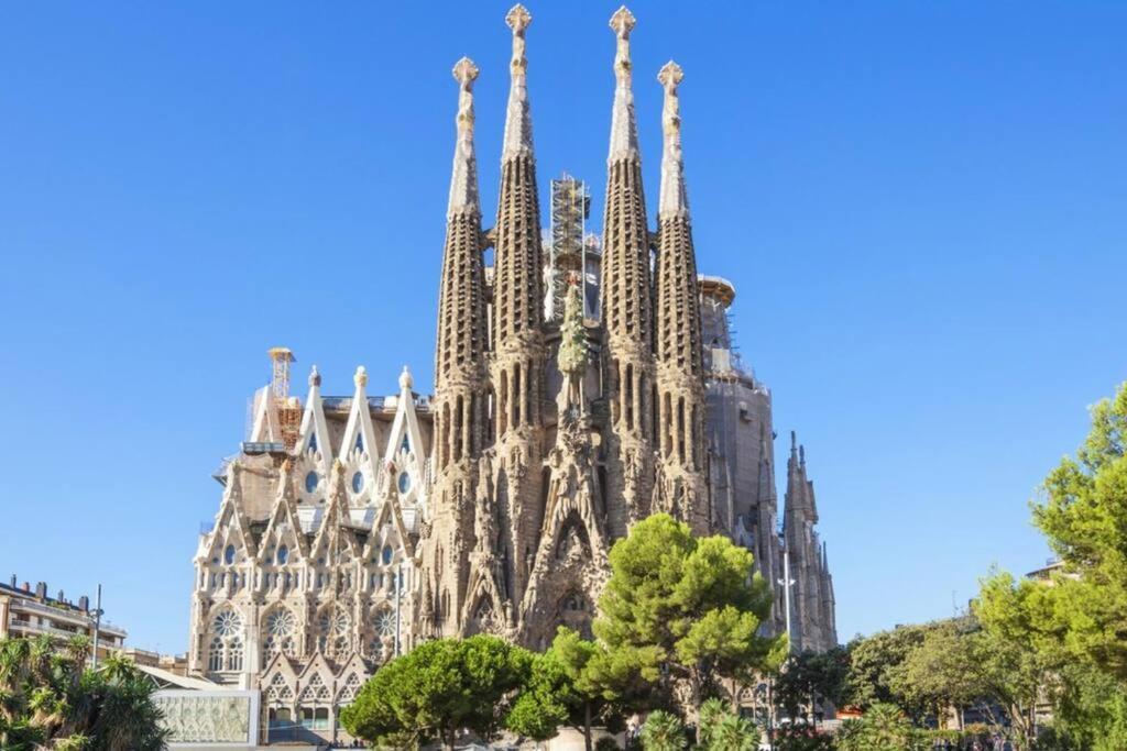Spacious Sagrada Familia
