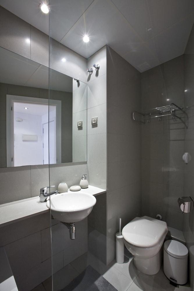 Flateli Lluria Apartment Barcelona