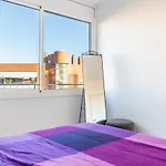 3Br - 2Bh Sunny And Spacious Apartment 10 Min Walk From Beach