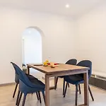 3Br - 2Bh Sunny And Spacious Apartment 10 Min Walk From Beach