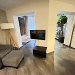 Gorgeous Apartment In Downtown