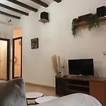 Rustic 2 Bedroom Apartment Poble Sec