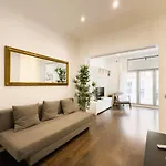 Key Sagrada Familia & Park Guell Apartment
