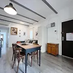 Stay U-Nique Apartments Legalitat