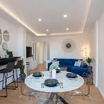 +25Y Only, Family Flat Near The Beach