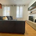 Hostourist Fira Plaza Espana 3 Rooms