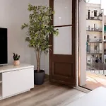 22Par1006 Newly Refurbished 2Bed Apartment In Paral