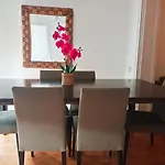 Urquinaona Rooms