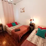 Urquinaona Rooms
