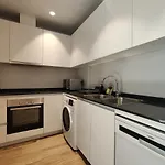 Mr Luxury Born 1Br Apartment With Balcony