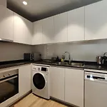 Mr Luxury Born 1Br Apartment With Balcony