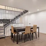 Modern And Bright 4Bd Triplex In Paralel!