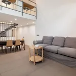 Modern And Bright 4Bd Triplex In Paralel!