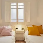 Exclusive Luxe Design - Large Tranquil Penthouse